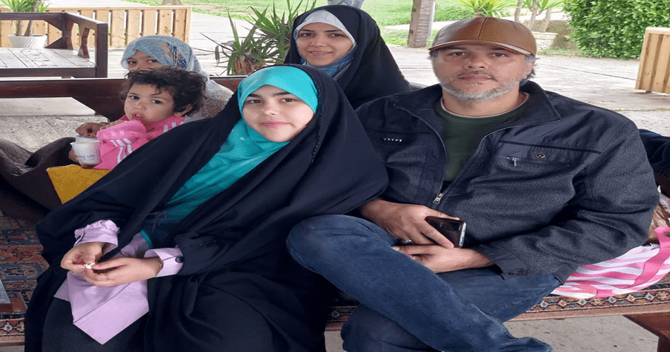 تصویری از شهید دکتر سید مصطفی ساداتی ارمکی و خانوادشان