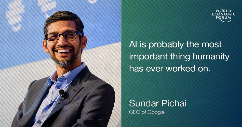 ساندار پیچای در حال سخنرانی درباره هوش مصنوعی و پایداری محیط‌زیست.

