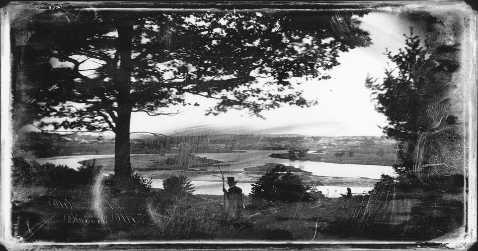 پورتریه‌ای تأثیرگذار و تاریخی — تصویری که با جزئیات دقیق از صورت و لباس سوژه، کیفیت حیرت‌انگیز داگرئوتیپ را نشان می‌دهد