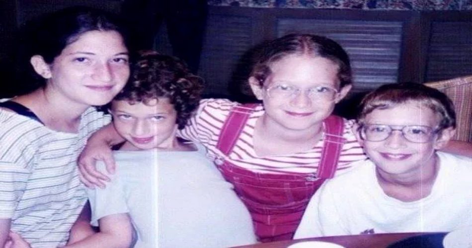 مارک زاکربرگ و خواهرانش
