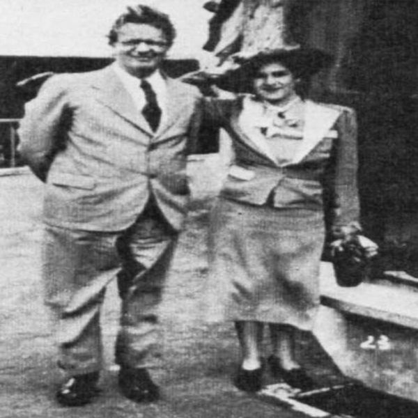 یک روز در باغ وحش. جان لوگی برد، مخترع خارق‌العاده، از آزمایش‌های آزمایشگاهی خود مرخصی گرفت تا به همسرش مارگارت این استراحت دلپذیر را از روال عادی زندگی بدهد.

