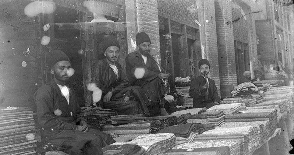 پارچه فروشان بازار تهران- پارچه‌بافی در ایران در دوره امیرکبیر رونق گرفت

