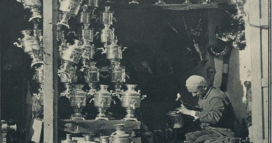 در روزگاری که سماور کالایی لوکس و وارداتی بود امیرکبیر صنعتگران ایرانی را تشویق و حمایت کرد تا کارگاه سماورسازی تأسیس کنند

