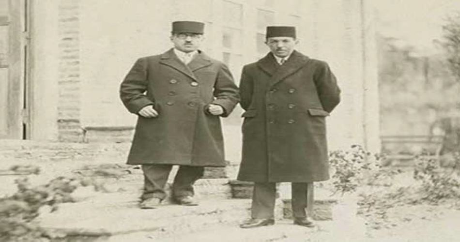 از راست به چپ |(محمد تقی بهار-زین العابدین رهنما) منزل محمد تقی بهار