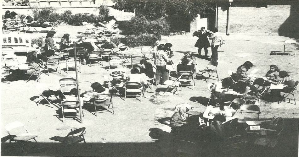 ساختمان سابق ایران بتل در سال ۱۹۷۴. نام آن در سال ۱۹۶۸ به کالج دماوند تغییر یافت.
