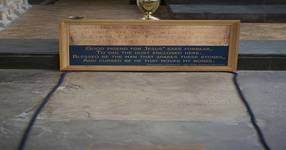 محل قبر ویلیام شکسپیر در کلیسای تثلیث مقدس در استراتفورد-آپون-آون
