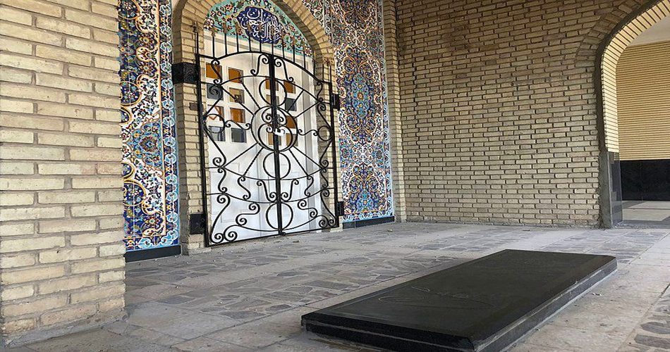 مقبرهی سیمین بهبهانی واقع در آرامگاه خانوادگیِ وی