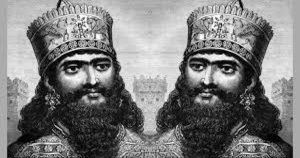 کمبوجیه دومه؛ یک پادشاه هخامنشی با تاج سلطنتی و ریش بلند، در سبک نقاشی تاریخی ایرانی، با لباس مزین و پس‌زمینه‌ی معماری باستانی شبیه تخت‌جمشید، حالت باشکوه و سلطنتی.