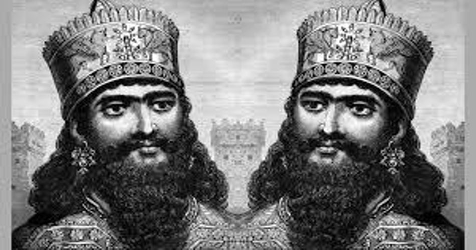 کمبوجیه دومه؛ یک پادشاه هخامنشی با تاج سلطنتی و ریش بلند، در سبک نقاشی تاریخی ایرانی، با لباس مزین و پسزمینهی معماری باستانی شبیه تختجمشید، حالت باشکوه و سلطنتی.