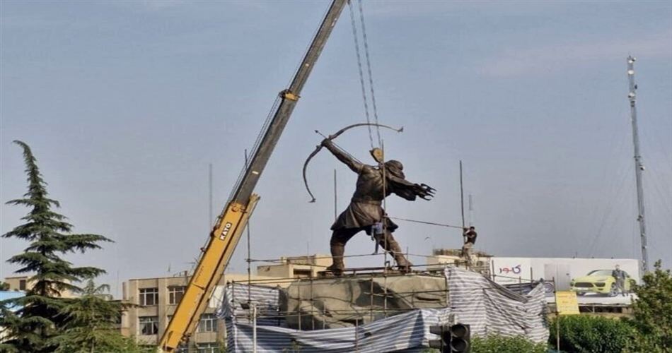 مجسمه آرش کمانگیر در تهران